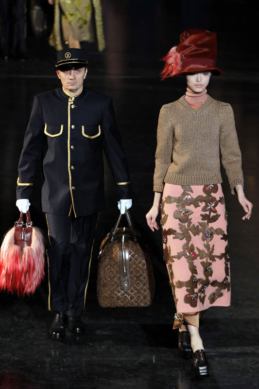 A model presents a creation by US fashion designer Marc Jacobs during the Louis Vuitton Fall/Winter 2012-2013 ready-to-wear collection show, on March 7, 2012 in Paris. AFP PHOTO/FRANCOIS GUILLOT