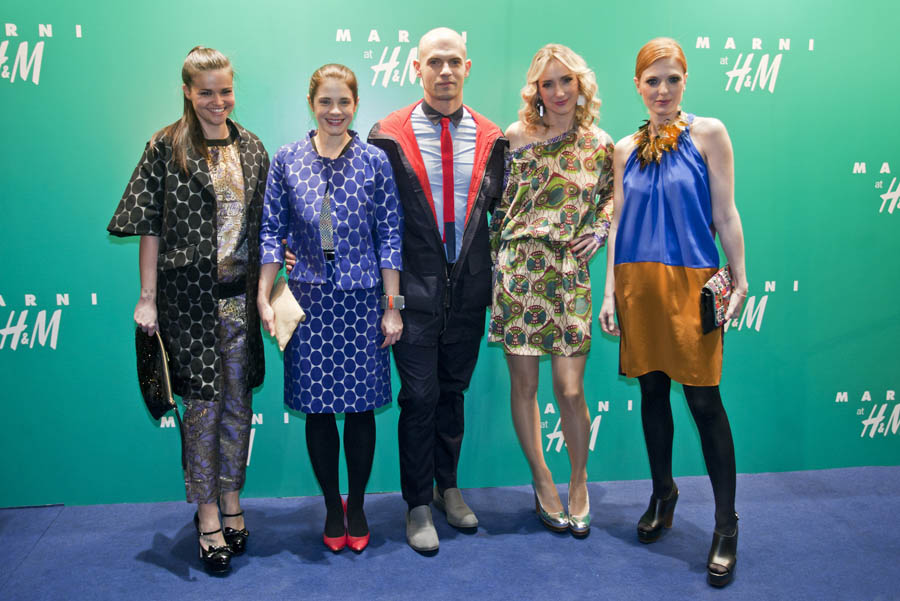 Zagreb, 070312.Modna kuca Marni izbacila je novu kolekciju za H&M, koja je veceras predstavljena u H&M trgovini u Centru Cvjetni.Na slici: Anamarija Asanovic, Ivana Roscic, Mislav Cavajda, Mara Bratos i Natasa Janjic.Foto: Neja Markicevic / CROPIX