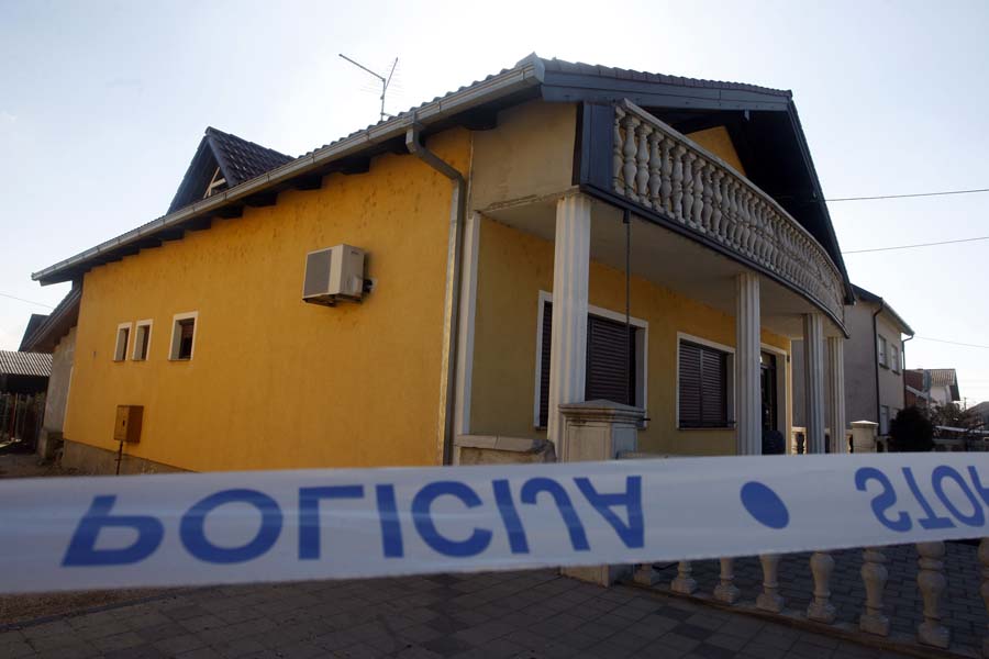 Cakovec, 090312.U Ulici Vladimira Nazora u Nedeliscu nocas je doslo do eksplozije plina. Plin je eksplodirao u kupaonici obiteljske kuce, te je tom prilikom jedna osoba teze ozljedjena.Na slici: obiteljska kuca u Ulici Vladimira Nazora u Nedeliscu.Foto: Zeljko Hajdinjak / Cropix