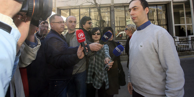 Rijeka, 140312.Nenad Koncar, sin poduzetnika Danka Koncara i direktor Jadranskih ulaganja, oko 13 sati stigao je u brodogradiliste 3. maj. Nakon izjave za okupljene novinare na zapadnom ulazu, uputio se na sastanak s Upravom brodogradilista.Foto: Tea Cimas / Cropix