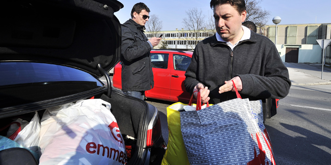 Zagreb, 080312.Danas, nakon tri mjeseca zatvora, Zupanijski sud odlucio je da pusta na slobodu Zeljka Sirica (bivsi dopredsjednik HNS-a), Stjepana Djedovica (predsjednika sudacke komisije) te Nevena Sprajcera (tajnik udruge prvoligasa) zbog malverzacija u nogometu.Na slici: Neven Sprajcer.Foto: Boris Kovacev / CROPIX