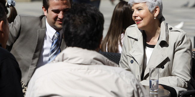 Varazdin, 270312.Jadranka Kosor posjetila je Varazdin, te je popila kavu sa novim predsjednikom gradskog odbora HDZ-a Vlatkom Vukovicem.Na slici: Jadranka Kosor i Vlatko Vukovic na kavi u Varazdinu.Foto: Zeljko Hajdinjak / Cropix