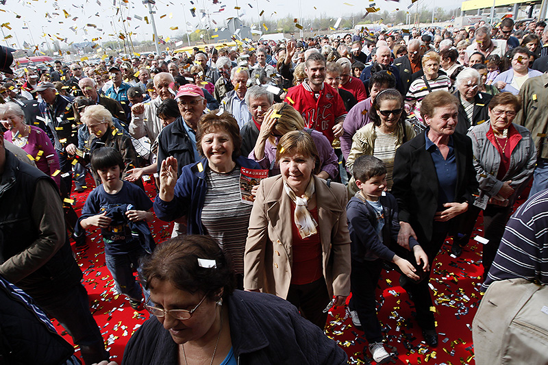 Zagreb, 290312.City Center East (Zitnjak).Otvorenje  City Center One East u istocnom dijelu Zagreba, na adresi Slavonska avenija bb, Zitnjak. Nakon vise od 5 godina shoppingiranja u Centru na Jankomiru, i oni kojima zapad grada nije bio blizu dobivaju svoje novo shopping odrediste. U sklopu shopping centra osigurano je 2400 parkirnih mjesta, a uz restorane otvoreno je i Cineplexx kino sa sedam najmodernije opremljenih dvorana. Foto: Davor Pongracic / CROPIX