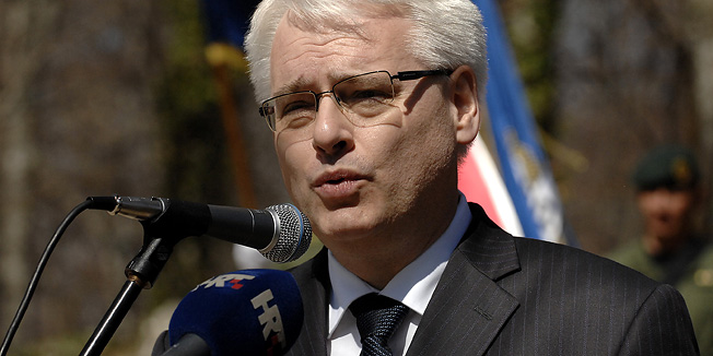 Plitvicka jezera, 310312.Obiljezavanje 21. obljetnice akcije Plitvice i pogibije prvog hrvatskog redarstvenika u Domovinskom ratu Josipa Jovica. Vijenac je polozio i predsjednik Republike Hrvatske Ivo Josipovic.Na slici: Ivo Josipovic.Foto: Robert Fajt / CROPIX