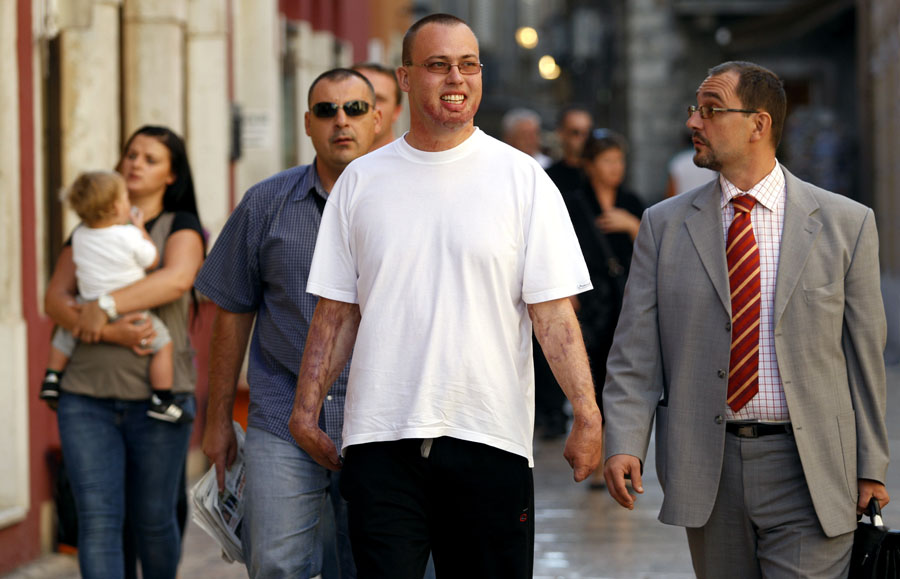 Zadar, 051011.Na Zupanijskom sudu u Zadru jutros je nastavljeno sudjenje Drazenu Slavici zbog Kornatske tragedije gdje je smrtno stradalo 12 vatrogasaca. Danas je svjedocio jedini prezivjeli vatrogasac Frane Lucic.Foto: Jure Miskovic / CROPIX