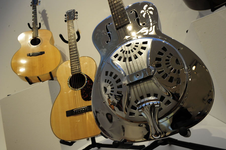 Vintage guitars are on display as part of US actor Richard Gere guitar collection set to go on sale at Christie's auction house, during a press preview in New York, October 6, 2011. The Richard Gere guitar collection is set to go on auctions sale on October 11, 2011, featuring some 110 lots of vintage American guitars and amplifiers. AFP PHOTO/Emmanuel Dunand