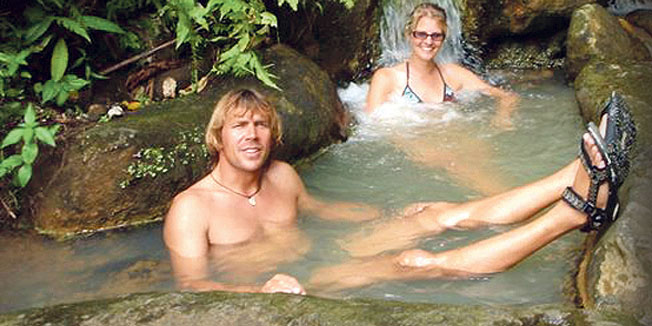 berall auf Dominica gibt es heisse 'Badewannen' mitten im Dschungel