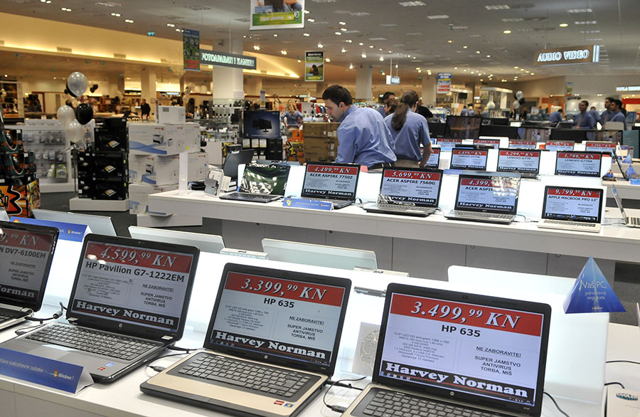 Zagreb, 181011. Otvorenje prve trgovine Harvey Norman u trgovackom centru King Cross u Jankomiru. Trgovina nudi namjestaj, elektronicku i racunarsku oprema, bijelu tehnika te niz drugih artikala.Foto: Bruno Konjevic / CROPIX