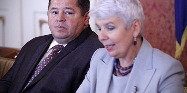 Zagreb, 080911.Sjednica Vlade RH u Banskim dvorima.Na slici: ministar poljoprivrede Petar Cobankovic i predsjednica Vlade Jadranka Kosor.Foto: Dragan Matic / Cropix