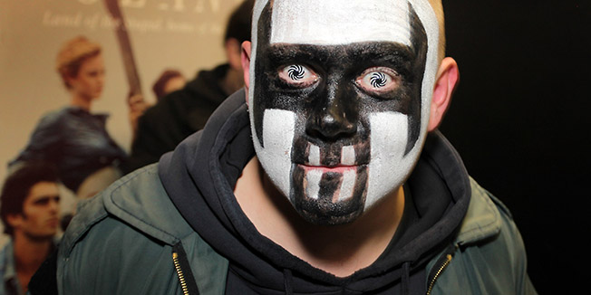 Zagreb, 301011.Veliki Twilight Halloween Party odrzan je u subotu u zagrebackom klubu Boogaloo i potrajao je do jutarnjih sati. Klub je za tu priliku bio prigodno dekoriran, a publika kostimirana. Organizatori su party prema scenografiji, kostimografiji i glazbi proglasili najmracnijim, odnosno najvjerodostojnijim Halloween partyjem na ovim prostorima. Foto: Zvonimir Krstulovic / CROPIX