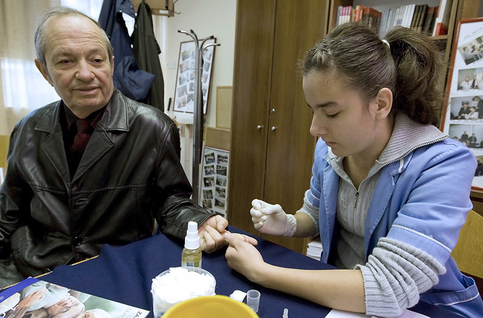 Zadar, 141108.U prostorijama dijabeticke udruge u ulici bana Josipa Jelacica zadarska Dijabeticka udruga je povodom Svjetskog dana secerne bolesti organizirala kontrolu secera i tlaka za gradjane Zadra.Foto: Vladimir Ivanov / CROPIX