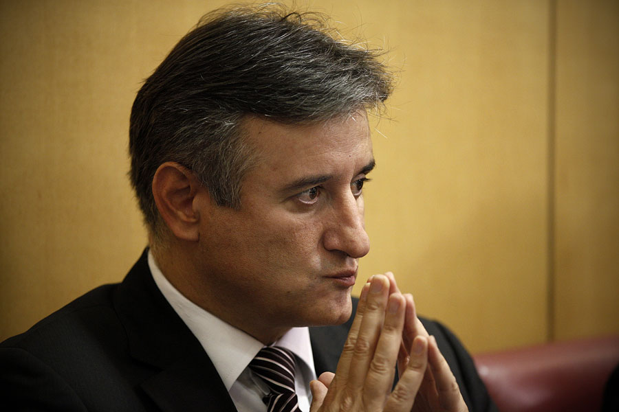 Zagreb, 280911.Hrvatski sabor zapoceo je zadnju sjednicu u aktualnom, sestom sazivu, koja bi trebala trajati do 21. listopada.Sjednica je pocela aktualnim prijepodnevom tijekom kojega je 40-tak zastupnika postavljalo pitanja clanovima vlade.Na slici: ministar Tomislav Karamarko.Foto: Dragan Matic / Cropix