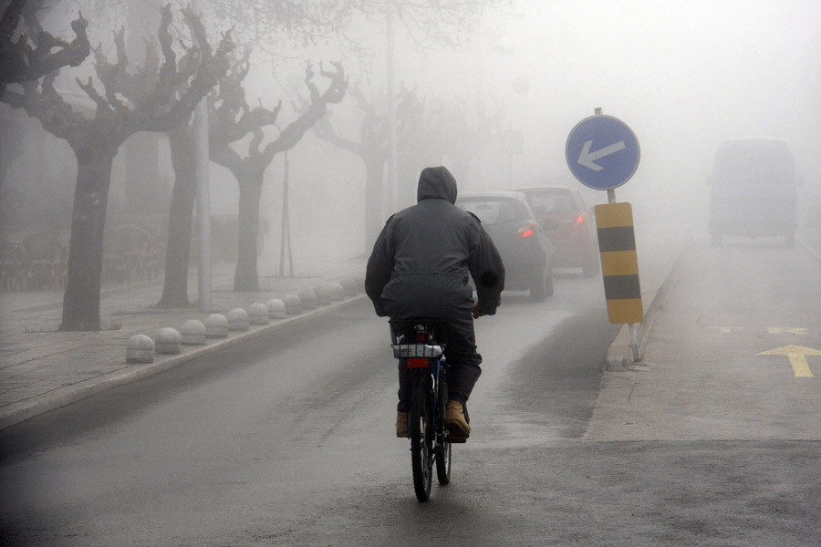 Makarska, 080211Gusta magla, vidljivosti samo 50-ak metara, u MakarskojNa slici Makarska u magliFoto: Ivo Ravlic / CROPIX