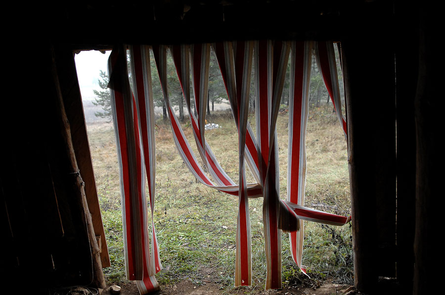 Saborsko, 111111.Luka Hodak je u zatvoru od lipnja 2011. zbog nenamjenskog trosenja novca dok je bio nacelnik opcine Saborsko. Njegov vigvam u sklopu 