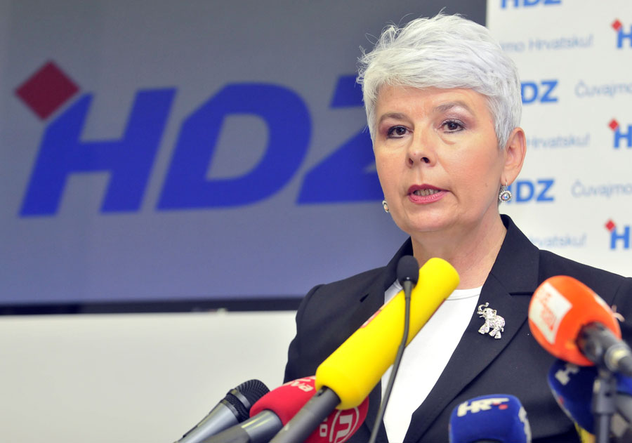 Zagreb, 131111.Parlamentarni izbori 2011.Konferencija za medije u sredisnjici HDZ-a na kojoj su Jadranka Kosor (HDZ) i Vesna Skare Ozbolt (DC) objavile da je potpisan sporazum izmedju HDZ-a i DC-a o pred i post izbornoj koaliciji.Na slici: Jadranka Kosor.Foto: Bruno Konjevic / CROPIX