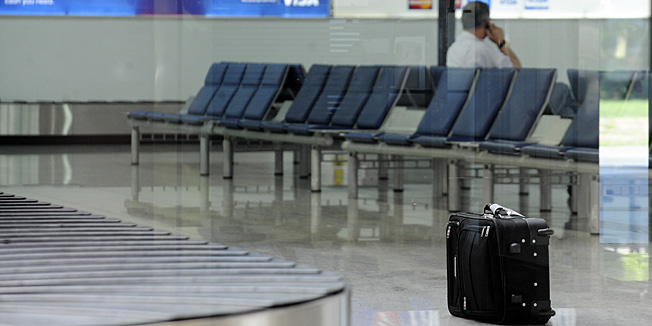 Zagreb, 090710.Pleso, zracna luka Zagreb, strajk pomocnog osoblja stjuardesa i stjuarda u Croatia Airlinesu.Na slici: prtljaga usamljenog putnika.Foto: Damir Krajac / CROPIX