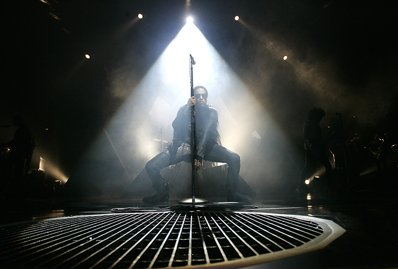 Zagreb, 171111.Dvrana Arena Zagreb.U dvorani Arena Zagreb Lenny Kravitz odrzao je koncert pred zagrebackom publikom. Lennya je u dvorani docekalo oko tri do cetiri tisuce obozavatelja.Na slici: Lenny Kravitz.Foto: Tomislav Kristo / CROPIX