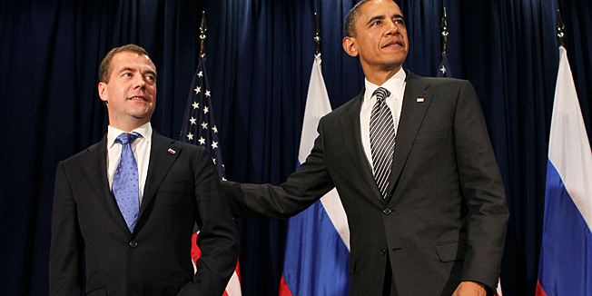 Russian President Dmitry Medvedev (L) meets with US President Barack Obama on the sidelines of the APEC summit. the Asia-Pacific Economic Cooperation (APEC) summit meeting in Honolulu, Hawaii on November 12, 2011. The US hosts this year's APEC forum for the first time since 1993, with leaders from the 21 member economies convening on the island of Oahu on November 12-13.    AFP PHOTO/ RIA-NOVOSTI/ KREMLIN/ YEKETERINA SHTUKINA