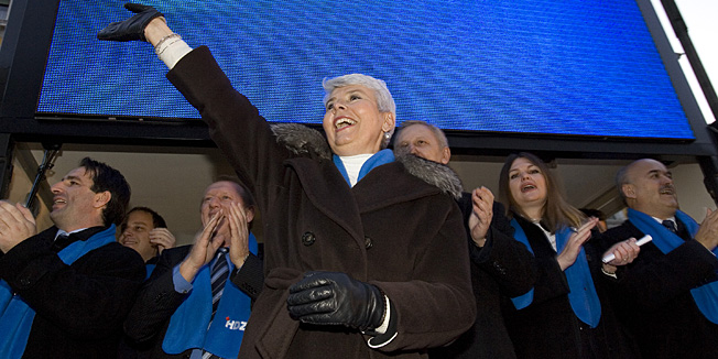 Rijeka, 231111.Parlamentarni izbori 2011.Danas je u Rijeci u sklopu izborne kampanje u 8 izbornoj jedinici odrzan skup stranke HDZ.Na skupu koji se odrzao na Jadranskom trgu predstavljeni su kandidati - nosioci izbornih lista, a bila je i predsjednica HDZ Jadranka Kosor. Foto: Zeljko Sop / CROPIX