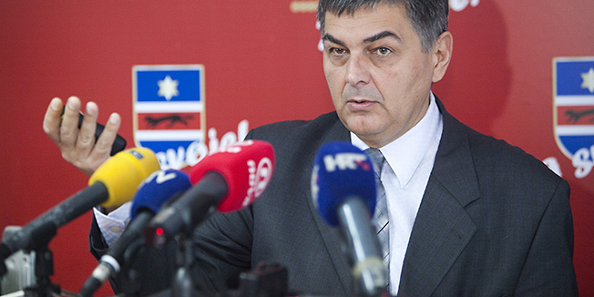 Osijek, 041111.Vodstvo HDSSB-a je u sredisnjici stranke predstavilo svoj izborni program.Na fotografiji: Vladimir Sislagic predsjednik HDSSB-a.Foto: Vlado Kos / Cropix