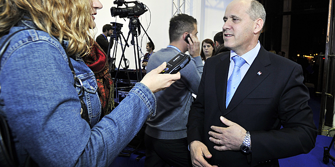 Zagreb, 041211.Parlamentarni izbori 2011.Pracenje izbornih rezultata u izbornom stozeru HDZ-a, u Hrvatskom drustvu likovnih umjetnika.Na slici: Branko Bacic.Foto: Boris Kovacev / CROPIX