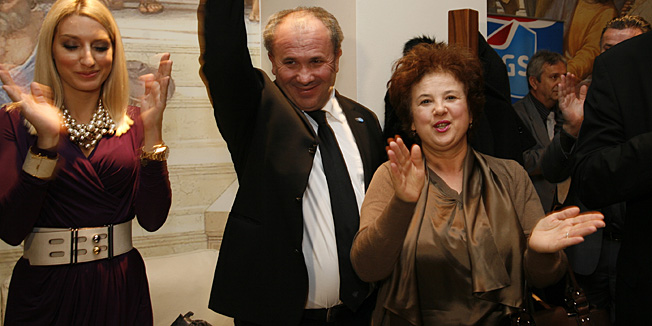 Split, 041211.Parlamentarni izbori 2011.Pracenje izbornih rezultata u izbornom stozer Hrvatske gradjanske stranke (HGS).Na slici: Nevenka Becic i Zeljko Kerum su po prvi put u povijesti Sabora brat i sestra zastupniciFoto: Vojko Basic / CROPIX