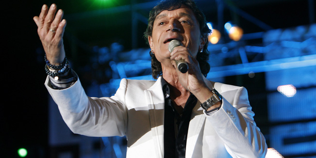 Opatija, 290509.U Opatiji se 29. i 30. svibnja odrzava 14. Hrvatski radijski festival (HRF). Na finalnoj veceri zabavne glazbe odrzanoj na Ljetnoj pozornici nastupilo je 20 autora. Grand prix osvojio je Miroslav Skoro, nagradu slusatelja radijskih postaja Drazen Zecic, a nagradu urednika radijskih emisija Jole.Na slici Jasmin Stavros.Foto: Tea Cimas / Cropix