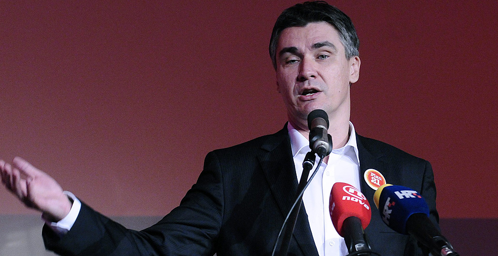 Zagreb, 091011.Jastrebarsko.Zupanijski SDP odrzao je izvjestajno tematsku konvenciju.Na slici: predsjednik SDP-a Zoran Milanovic.Foto: Admir Buljubasic / CROPIX