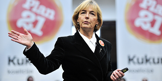 Zagreb, 221011. Bocarski dom, Prisavlje.Predstavljanje predizbornog plana 'Plan 21' Kukuriku koalicije, tj. SDP-a, HNS-a, IDS-a i HSU-a. Govornici su bili Zoran Milanovic, Radimir Cacic, Vesna Pusic, Ivan Jakovcic, Silvano Hrelja i Neven Mimica.Na slici: govor Vesne Pusic.Foto: Boris Kovacev / CROPIX