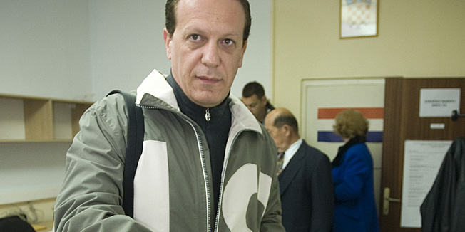 Split, 041211.Parlamentarni izbori 2011.Izborno mjesto gradski kotar Gripe.Na fotografiji: Hrvoje Tomasovic celnik splitskog HSP-a.Foto: Ante Cizmic / CROPIX