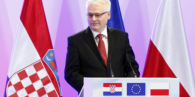 Bruxelles, 091211.Hrvatska je potpisala Ugovor o pristupanju Europskoj uniji. Povijesni potpis u ime RH u Bruxellesu na pristupni ugovor  stavio je predsjednik Ivo Josipovic i predsjednica vlade Jadranka Kosor, a u ime EU-a, sefovi drzava ili vlada zemalja clanica. Potpisuju se dva dokumenta - Ugovor o pristupanju i Zavrsni akt.Na slici: Ivo Josipovic.Foto: Davor Pongracic / CROPIX