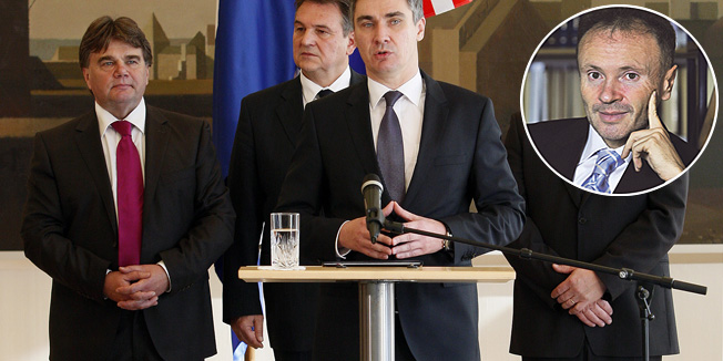 Zagreb, 141211.Ured predsjednika.Danas je predsjednik Ivo Josipovic primio clanove Kukuriku koalicije te je izbornom pobjedniku Zoranu Milanovicu dao mandat za sastav nove vlade.Na slici: Zoran Milanovic, iza Ivan Jakovcic, Radimir Cacic te Silvano Hrelja.Foto: Davor Pongracic / CROPIX