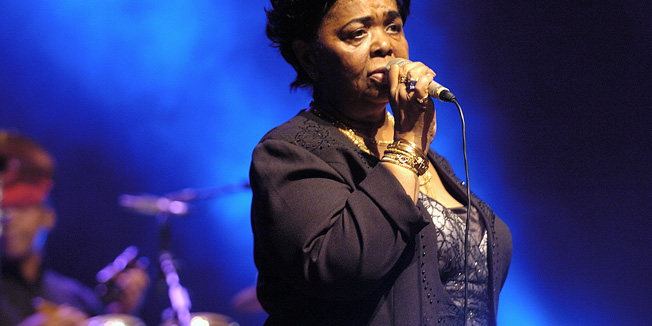 Zagreb, 021107.Bosonoga pjevacica Cesaria Evora odrzala je koncert u KD Vatroslav Lisinski.Foto: Dragan Matic / CROPIX