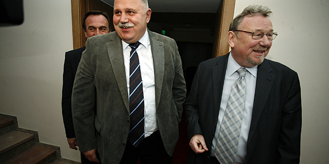 Sabor, Sjednica kluba zastupnika HDZ-a uoci sutrasnje konstituirajuce sjednice Sabora.Na fotografiji: Ivan Suker, Vladimir Seks.Foto: Damjan Tadic / CROPIX