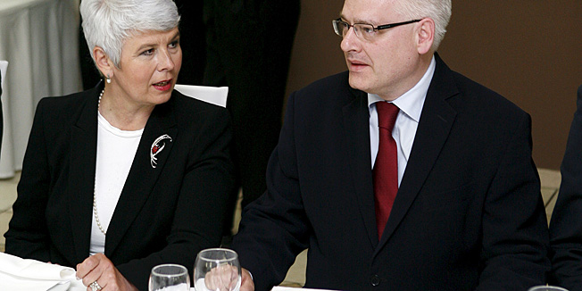 Zagreb, 150511.Avenija Dubrovnik 15.Restaurant Globus.Svecanost obiljezavanja 20. obljetnice ustrojstva 2. gardijske brigade Gromovi,Na slici Ivo Josipovic i Jadranka Kosor za vrijeme svecanosti.Foto: Goran Mehkek / Cropix