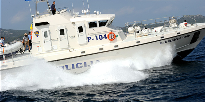 Zadar, 150711.Na predstavljanju novog policijskog 25 metarskog  broda  Mile Blazevic Cadjo u zadarskom kanalu doslo je do sudara istoimenog broda i broda Skabrnja u kojem su se nalazila 4 fotoreportera i dva pripadnika pomorske policije.Na fotografiji : policijski brod Mile Blazevic Cadjo neposredno prije sudara.Foto : Andrija Lucic / cropix