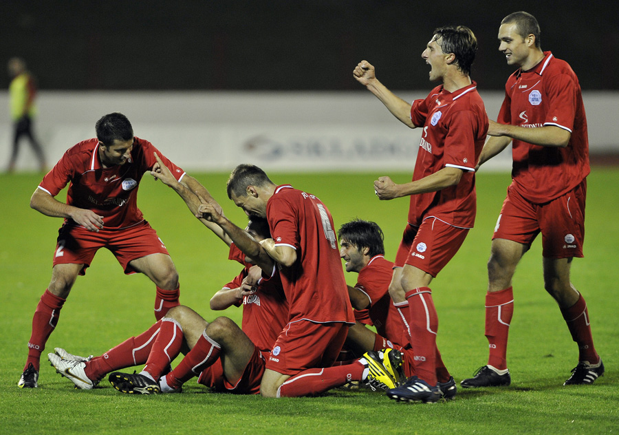 Split, 231010.Park mladezi.12 kolo Prve Hrvatske nogometne lige.Split - Inter.Na fotografiji: Slavlje igraca splita nakon postignutog pogotka.Foto: Josko Ponos / CROPIX