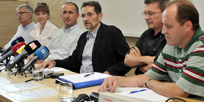 Zagreb, 070711. Filozofski fakultet u Zagrebu, konferencija za medije Nezavisnog sindikata znanosti i visokog obrazovanja na temu: Osvrt na Strajk Akademske solidarnosti, sjednicu Senata i predlozene zakone. Na konferenciji su bili Sandor Dembitz (FER), Vesna Garesic (Senat), Igor Radeka (Zadar), Predrag Markovic (FF), Vilim Ribic i Miljenko Supraga (veterina)Foto: Bruno Konjevic / CROPIX