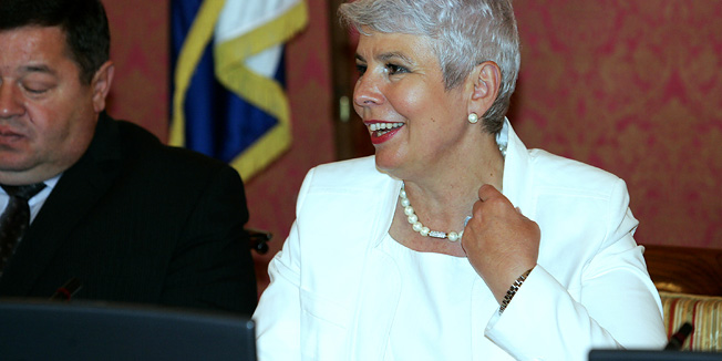 Zagreb, 140711.Vlada RH.Sjednica Vlade RH.Na slici: Petar Cobankovic ministar poljoprivrede, ribarstva i ruralnog razvoja, Jadranka Kosor predsjednica Vlade RH.Foto: Tomislav Kristo / CROPIX