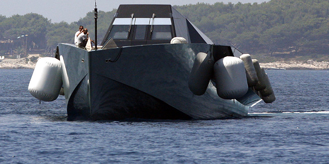 Hvar, 140711.Super jahta Wallypower vrijednosti 13 milijuna, duzine 36 metara s kojom je doplovio kineski poduzetnik Yimy Lee.S Wallypowerom je dosla i Mega jahta Kogo duzine 72 metra, cije iznajmljivanje kosta 476 000 eura tjedno.Yimy Lee trecu godinu za redom dolazi na Hvar.Na fotografiji: WallypowerFoto: Damjan Tadic / CROPIX