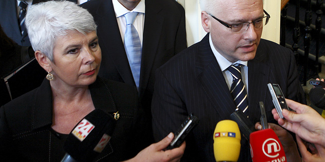 Zagreb, 150611.Opaticka 18.Preporodna dvorana.Svecanost povodom 50 godina medicinskih znanosti.Na slici: Ivo Josipovic i Jadranka Kosor daju izjave za medije.Foto: Goran Mehkek / Cropix