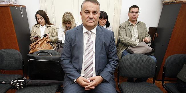 Zagreb, 210512.Zupanijski sud.Zapocelo je sudjenje osjeckom poduzetniku Dragi Tadicu, zbog pokusaja podmicivanja neimenovanih sudaca Vrhovnog suda, kako bi se promijenila osudjujuca presuda Branimiru Glavasu za ratni zlocin nad srpskim civilima u Osijeku u slucajevima 