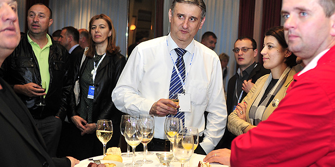 Zagreb, 210512.Hotel Panorama.Na 15. Opcem saboru Hrvatske demokratske zajednice 2200 izaslanika izabralo je novog predsjednika stranke, njegovog zamjenika, potpredsjednike HDZ-a, clanove predsjednista, te clanove Sredisnjeg odbora.Nakon izborne pobjede Tomislav Karamarko sa najblizim suradnicima proslavio je pobjedu u Hotelu Panorama.Na slici: Tomislav Karamarko.Foto: Srdjan Vrancic / CROPIX