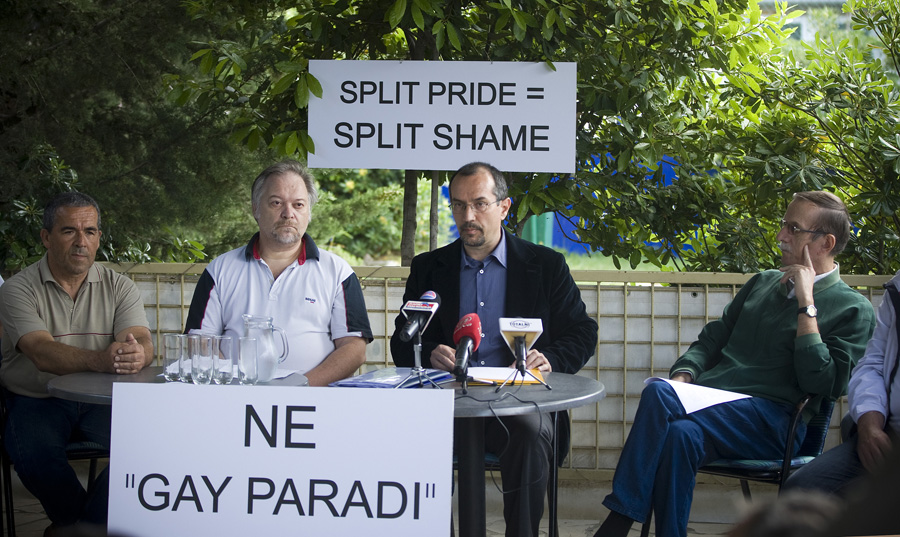 Split, 240512.U kaficu Bubamara na splitskom Znjanu predstavnici Udruge gradjana odrzali su konferecije za medije jer se protive odrzavanju Gay pridea u Splitu.Foto: Ante Cizmic / CROPIX 