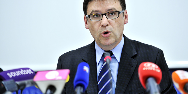 Zagreb, 300512.Press konferencija ministra znanosti, obrazovanja i sporta Zeljka Jovanovica u zgradi ministarstva na Donjim Sveticama, s temom najave Zakona o izmjenama i dopunama Zakona o odgoju i obrazovanju u osnovnoj i srednjoj skoli. Ministar je press konferenciju odrzao zajedno sa svojom pomocnicom Ankicom Njezic i nacelnicom Odjela za osnovno i srednje skolstvo Verom Sutalo.Na slici: Jovanovic.Foto: Boris Kovacev / CROPIX