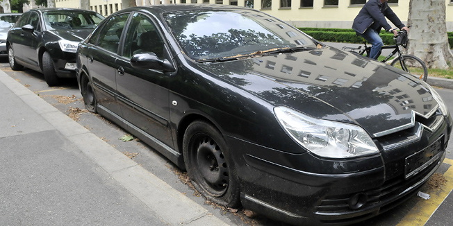 Zagreb, 250512.Kresimirov trg.Neispravna vozila Citroen ispred Ministarstva regionalnog razvoja.Foto: Bruno Konjevic / CROPIX