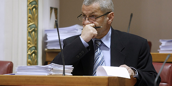 Zagreb, 030512.Markov trg.Nastavak redovite sjednice Sabora.Na slici: Dragutin Lesar.Foto: Goran Mehkek / CROPIX