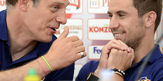 Warka, 110612.EURO 2012.Konferencija za medije Hrvatske nogometne reprezentacije u kamp Warka tokom Europskog nogometnog prvenstva u Poljskoj i Ukrajini.Na fotografiji: izbornik Slaven Bilic, igraci Ognjen Vukojevic i kapetan Darijo Srna.Foto: Drago Sopta / CROPIX