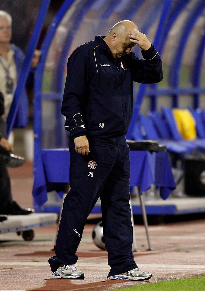 Zagreb, 040810.Stadion u Maksimiru.Uzvratna utakmica 3.pretkola Lige prvaka Dinamo - Sheriff.Na fotografiji: tuzan i zabrinut Velimir Zajec trener Dinama.Foto: Ronald Gorsic / CROPIX