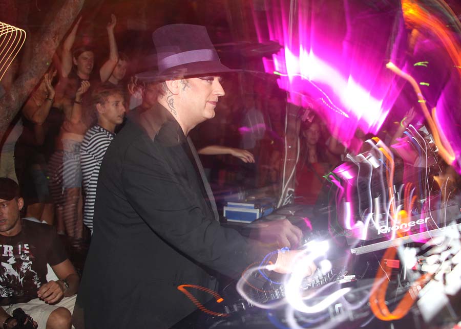 Hvar, 090811.Boy George nastupao je kao DJ na otoku Stipanska u Carpe Diem beach klubu.Foto: Damjan Tadic / CROPIX